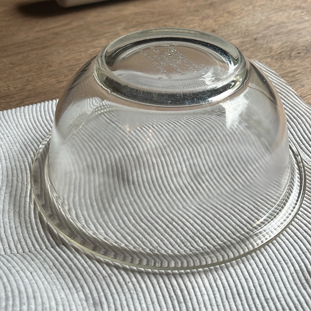 Vintage Clear Glass Pyrex 1 Quart Round Mixing Bowl #322 - Picture 6 of 6